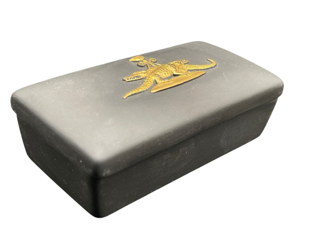 WEDGWOOD BLACK JASPER BOX: For ALTERNATE shipping quote or LOCAL PICK-UP DETAILS, please visit dejavuauctionshipping.com WEDGWOOD BLACK BASALT TRINKET BOX WITH GILT ALLIGATOR MEDALLION Elegant Wedgwood matte black basalt trinke