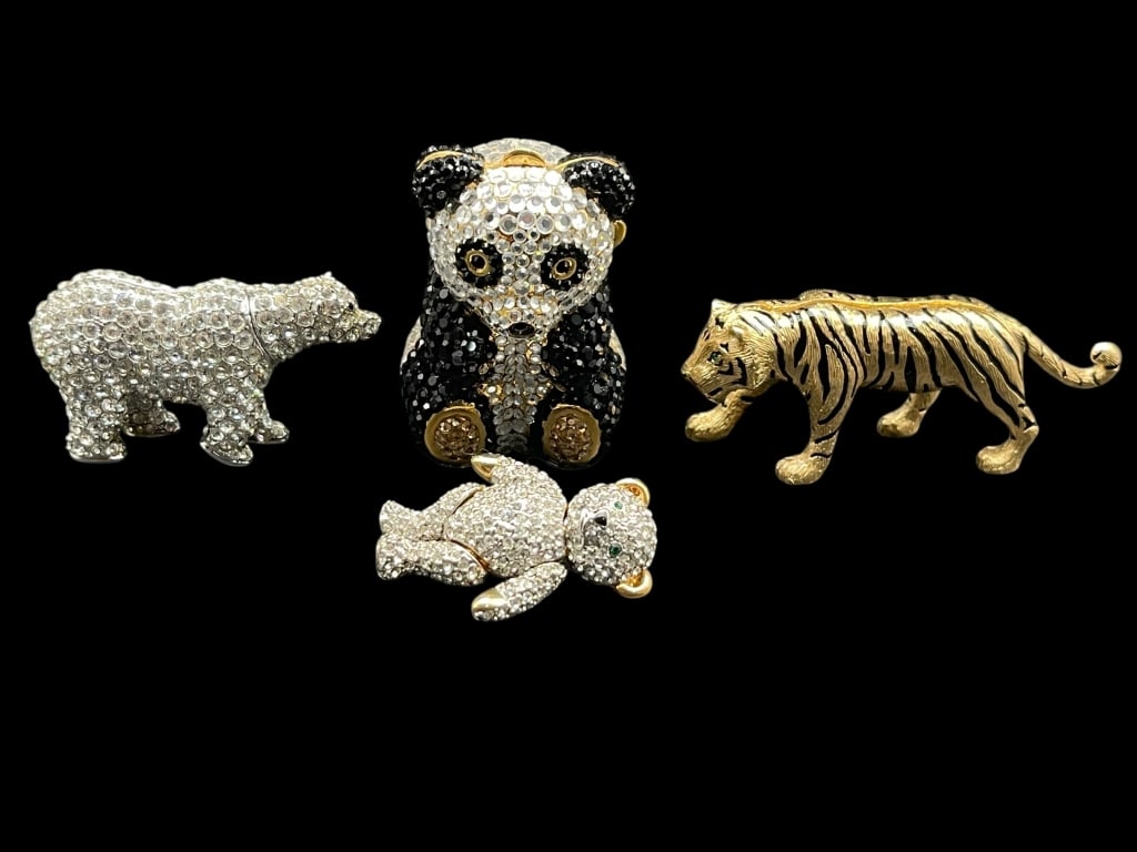 ESTEE LAUDER 2009 TIGER COMPACT WITH JEWELRY LOT: For ALTERNATE shipping quote or LOCAL PICK-UP DETAILS, please visit dejavuauctionshipping.com ESTEE LAUDER 2009 TIGER COMPACT WITH RHINESTONE PANDA, POLAR BEAR, TIGER AND TEDDY BEAR TRINKET FIGURES De