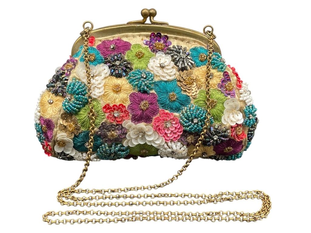 CAROLEE COLORFUL VTG BEADED EVENING CLUTCH: For ALTERNATE shipping quote or LOCAL PICK-UP DETAILS, please visit dejavuauctionshipping.com CAROLEE FLORAL BEADED EVENING CLUTCH PURSE WITH CHAIN STRAP Elegant vintage Carolee evening clutch featuri
