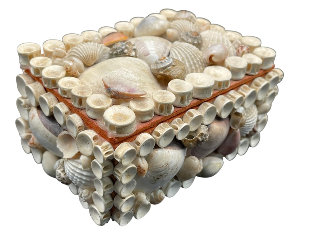 VINTAGE SEASHELL TRINKET BOX WITH STARFISH ACCENT: For ALTERNATE shipping quote or LOCAL PICK-UP DETAILS, please visit dejavuauctionshipping.com VINTAGE HANDCRAFTED SEASHELL JEWELRY OR TRINKET BOX WITH ORANGE VELVET INTERIOR AND STARFISH DECOR Charmin