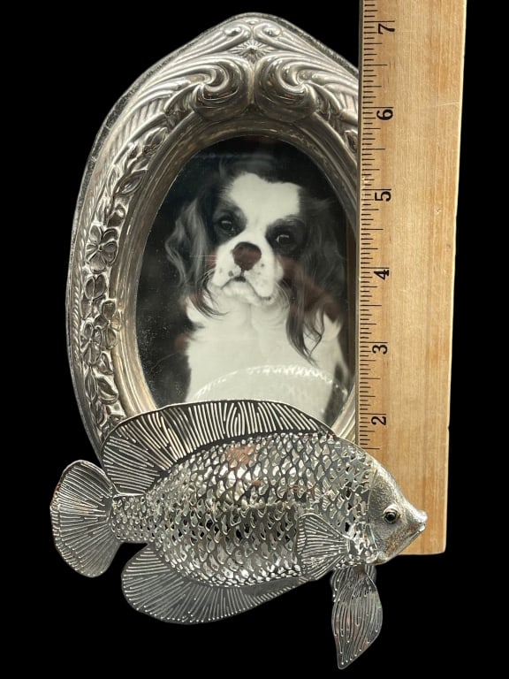 SILVER TONE FISH TRINKET & FRAME: For ALTERNATE shipping quote or LOCAL PICK-UP DETAILS, please visit dejavuauctionshipping.com DECORATIVE SILVER TONE FISH TRINKET DISH WITH ORNATE METAL OVAL PICTURE FRAME Charming decorative metal gr
