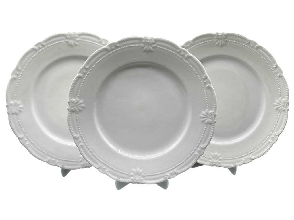 SET OF 3 WHITE BAROQUE DINNER PLATES 10.5": For ALTERNATE shipping quote or LOCAL PICK-UP DETAILS, please visit dejavuauctionshipping.com THREE WHITE EMBOSSED BAROQUE STYLE DINNER PLATES WITH SCROLLED RIM Elegant set of three white glazed dinne