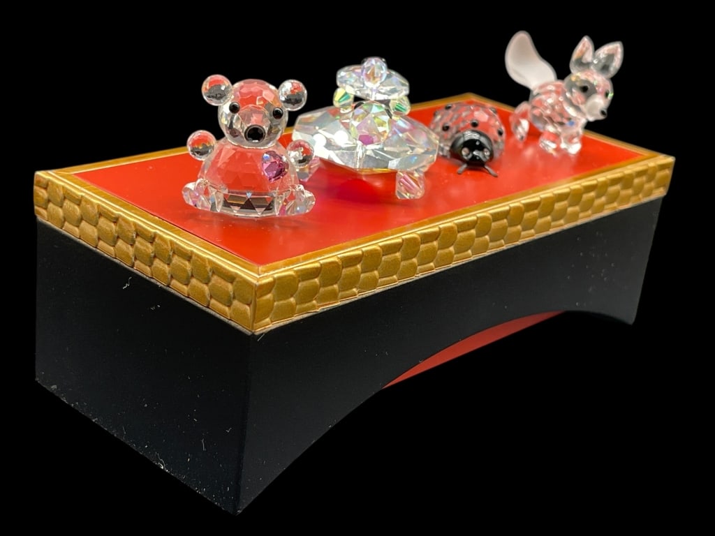LOT 4 SWAROVSKI CRYSTAL ANIMAL FIGURINES 1.5"–2.5": For ALTERNATE shipping quote or LOCAL PICK-UP DETAILS, please visit dejavuauctionshipping.com LOT 4 SWAROVSKI CRYSTAL ANIMAL FIGURINES (TURTLE, LADYBUG, FOX, BEAR) 1.5"–2.5" Collection of four Swaro