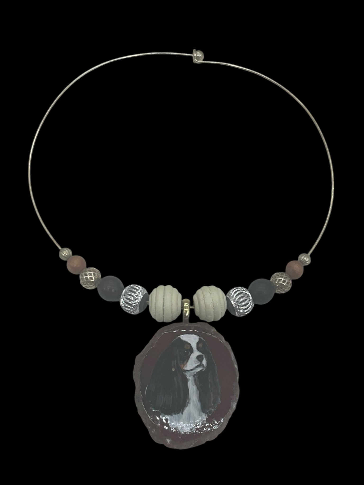 CAVALIER SPANIEL PAINTED GEODE PENDANT CHOKER 16": *For ALTERNATIVE SHIPPING QUOTES or local PICKUP details, please visit www.dejavuauctionshipping.com* AMAZING little necklace with a handpainted artisan made pendant Painted on burgundy geode pendant