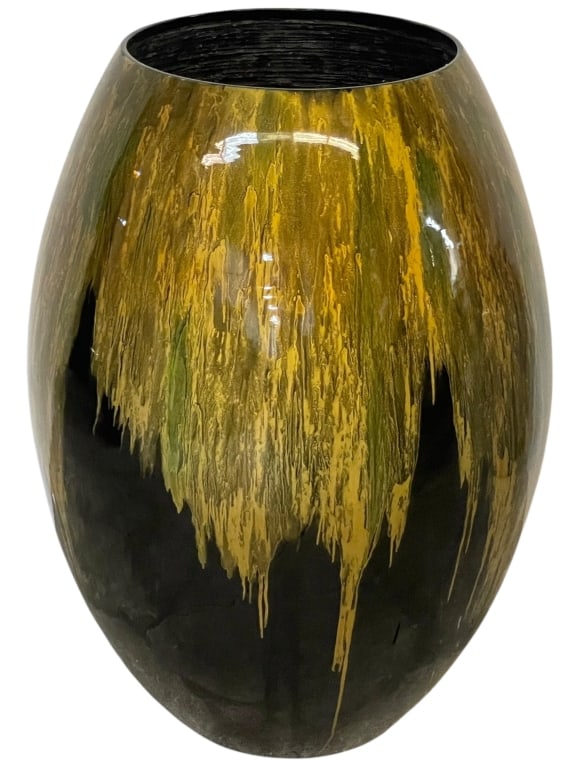 LARGE LACQUERED WOOD FLOOR VASE 32": *for alternative shipping options please go to www.dejavuauctionshipping.com -LARGE LACQUERED WOOD FLOOR VASE / URN – BLACK WITH GOLD DRIP EFFECT – 32" X 18" APPROX -Dramatic oversized lacquered w