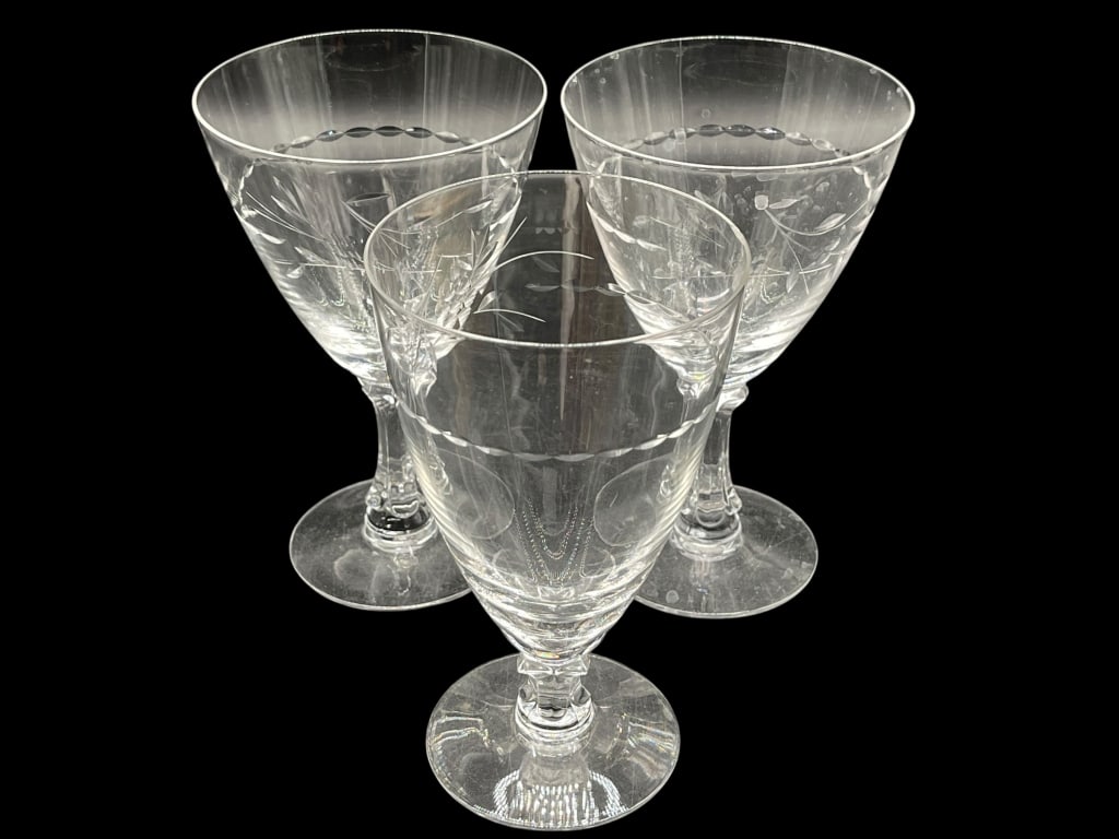 LOT OF 3 VINTAGE ETCHED STEMMED GLASS GOBLETS 8" (1 of 1)