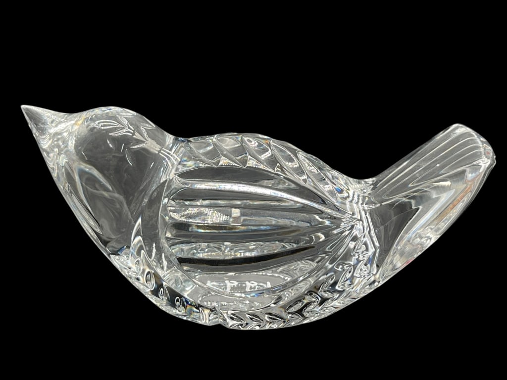 SWAROVSKI CRYSTAL BIRD FIGURINE SIGNED 1991 4": For ALTERNATE shipping quote or LOCAL PICK-UP DETAILS, please visit dejavuauctionshipping.com SWAROVSKI CRYSTAL BIRD FIGURINE SIGNED 1991 Elegant cut crystal bird figurine produced by Swarovski, featu
