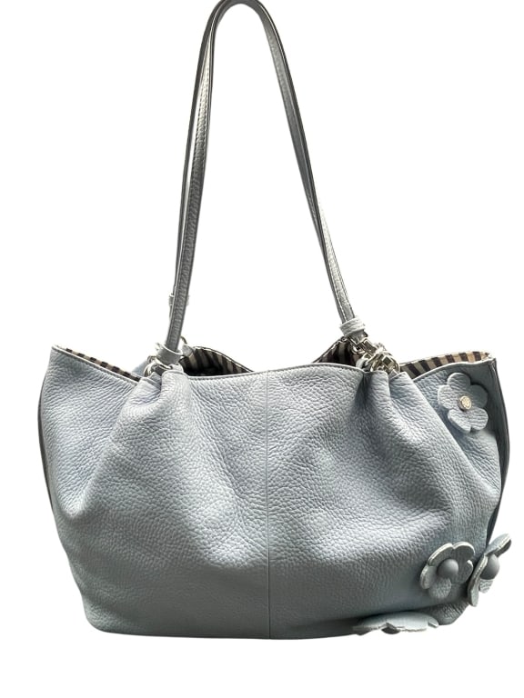 ROBERTA GANDOLFI LEATHER FLOWER TOTE 13" W: For ALTERNATE shipping quote or LOCAL PICK-UP DETAILS, please visit dejavuauctionshipping.com ROBERTA GANDOLFI MADE IN ITALY LIGHT BLUE LEATHER FLOWER TOTE HANDBAG Elegant Italian designer tote by Rob