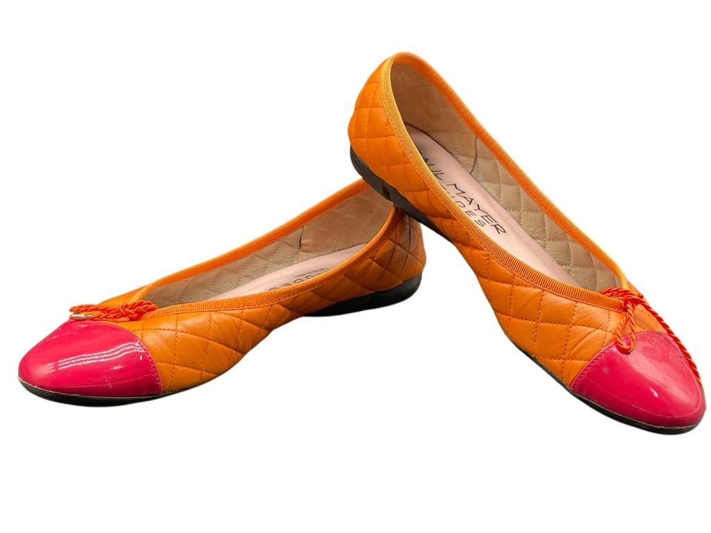 PAUL MAYER ATTITUDES ORANGE BALLET FLATS SIZE 7.5: For ALTERNATE shipping quote or LOCAL PICK-UP DETAILS, please visit dejavuauctionshipping.com PAUL MAYER ATTITUDES ORANGE QUILTED LEATHER BALLET FLATS SIZE 7.5 Stylish designer ballet flats by Paul Ma