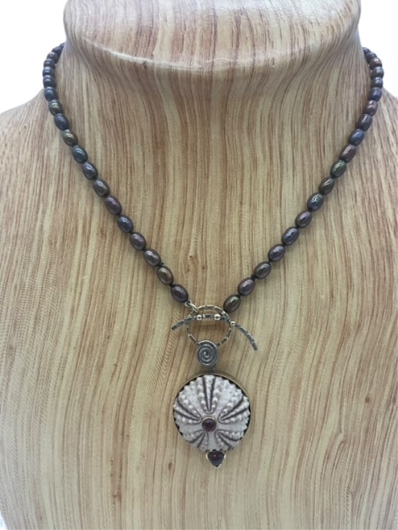 ARTISAN BLACK PEARLS BEADED NECKLACE W/ SHELL 16" (1 of 8)