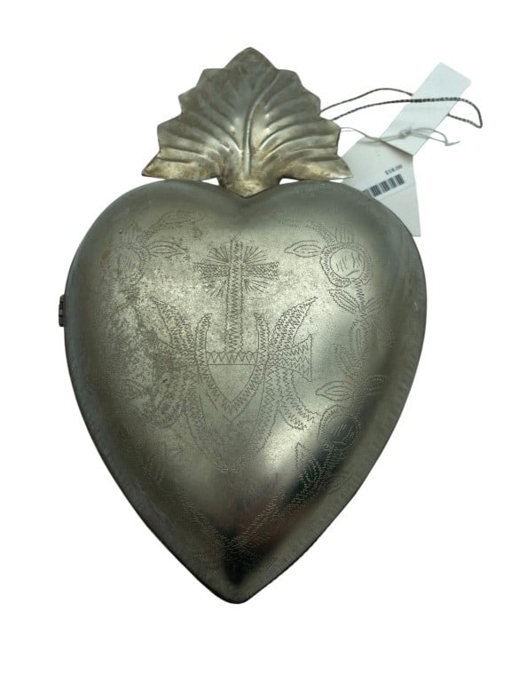 BOUTIQUE MADE IN INDIA METAL PINEAPPLE BOX PURSE: *For ALTERNATIVE SHIPPING QUOTES or local PICKUP details, please visit www.dejavuauctionshipping.com* METAL BOX PURSE WITH AN ORNATE PINEAPPLE SHAPE TO THE BOX Purse styling with a thin rope like hang