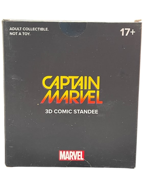 CAPTAIN MARVEL 3D COMIC STANDEE LOOTCRATE - 2