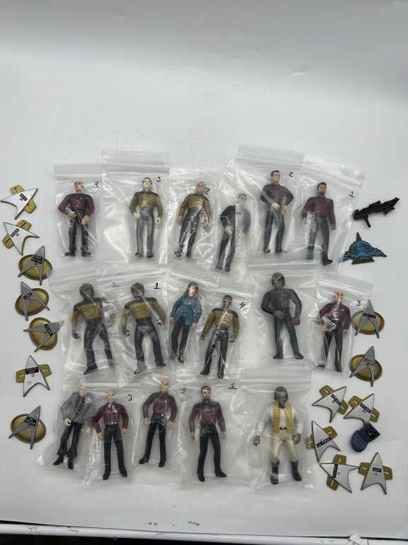STAR TREK ACTION FIGURE LOT WITH ACCESSORIES: For ALTERNATE shipping quote or LOCAL PICK-UP DETAILS, please visit dejavuauctionshipping.comVINTAGE STAR TREK CHARACTER FIGURE LOT INCLUDING PICARD, DATA, WORF & COMMUNICATOR BADGESLarge mixed lot