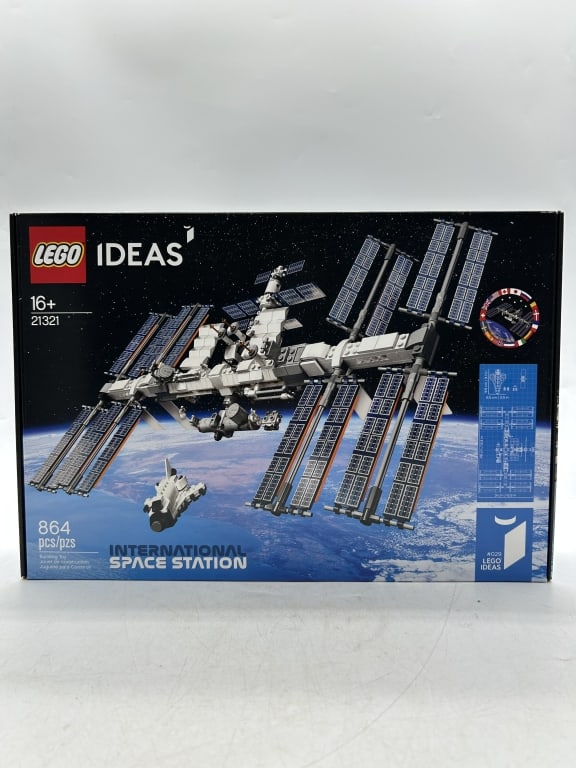 LEGO INTERNATIONAL SPACE STATION BUILDING SET: For ALTERNATE shipping quote or LOCAL PICK-UP DETAILS, please visit dejavuauctionshipping.com LEGO IDEAS INTERNATIONAL SPACE STATION (ISS) BUILDING SET 21321 – 864 PIECES Detailed LEGO Ideas model o