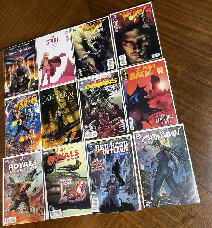COMIC BOOK LOT OF 12 BATMAN, RED HOOD, CATWOMAN (1 of 2)