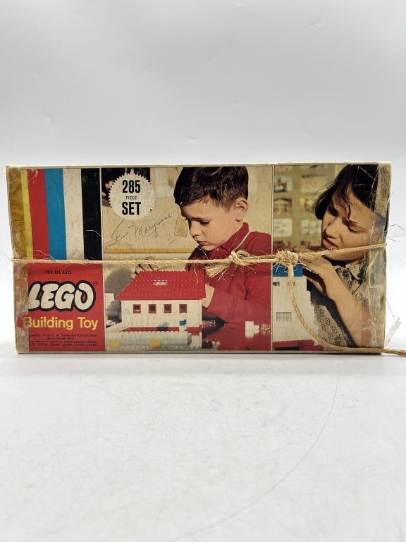 VINTAGE 60S LEGO SYSTEM BUILDING SET BOXED CLASSIC: For ALTERNATE shipping quote or LOCAL PICK-UP DETAILS, please visit dejavuauctionshipping.com VINTAGE LEGO BUILDING TOY SET NO. 285 CLASSIC 285 PIECE LEGO SYSTEM Original vintage LEGO Building Toy Set