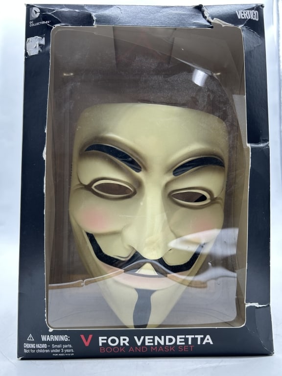 V FOR VENDETTA / GUY FAWKES COLLECTOR'S MASK: For ALTERNATE shipping quote or LOCAL PICK-UP DETAILS, please visit dejavuauctionshipping.com V FOR VENDETTA BOOK AND GUY FAWKES MASK COLLECTOR SET Official DC Collectibles / Vertigo V for Vendetta co