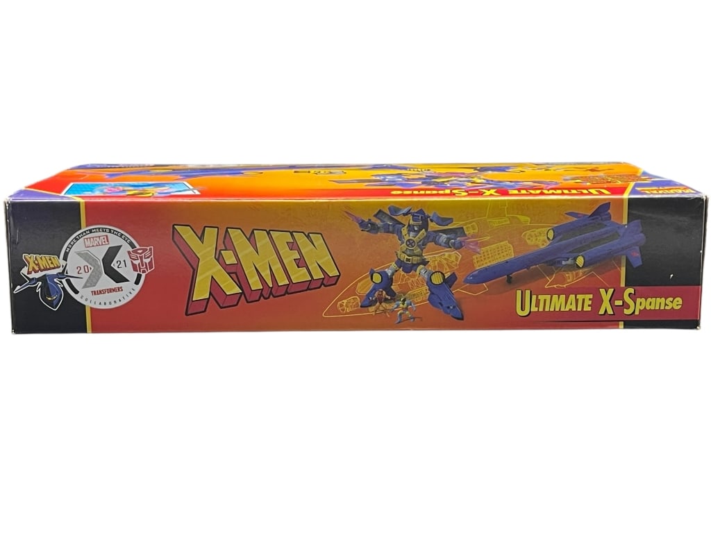 CAPTAIN MARVEL 3D COMIC STANDEE LOOTCRATE - 5