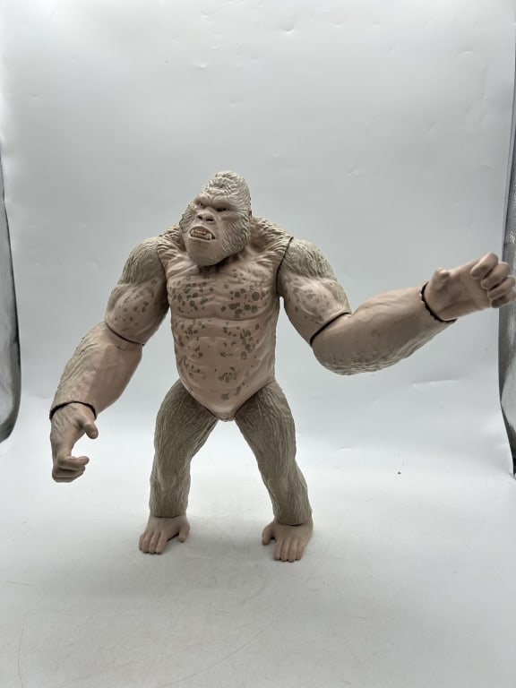 KING KONG STYLE GIANT APE LARGE ACTION FIGURE 16": For ALTERNATE shipping quote or LOCAL PICK-UP DETAILS, please visit dejavuauctionshipping.comKING KONG STYLE GIANT APE MONSTER ACTION FIGURE LARGE SCALE #1Large vintage-style monster action figure