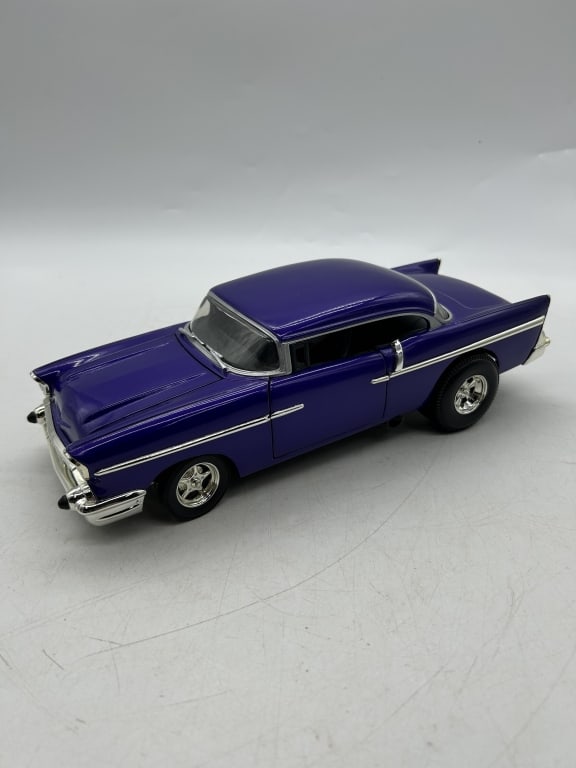 ASSASSIN'S CREED PIRATE HIDDEN BLADE AND GAUNTLET LIFE-SIZE REPLICA: For ALTERNATE shipping quote or LOCAL PICK-UP DETAILS, please visit dejavuauctionshipping.comASSASSIN'S CREED PIRATE HIDDEN BLADE AND GAUNTLET LIFE-SIZE REPLICA WITH SKULL BUCKLEOfficial Assassin’s