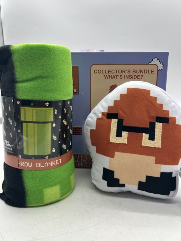 SUPER MARIO BROS PILLOW & BLANKET COLLECTOR BUNDLE (1 of 3)