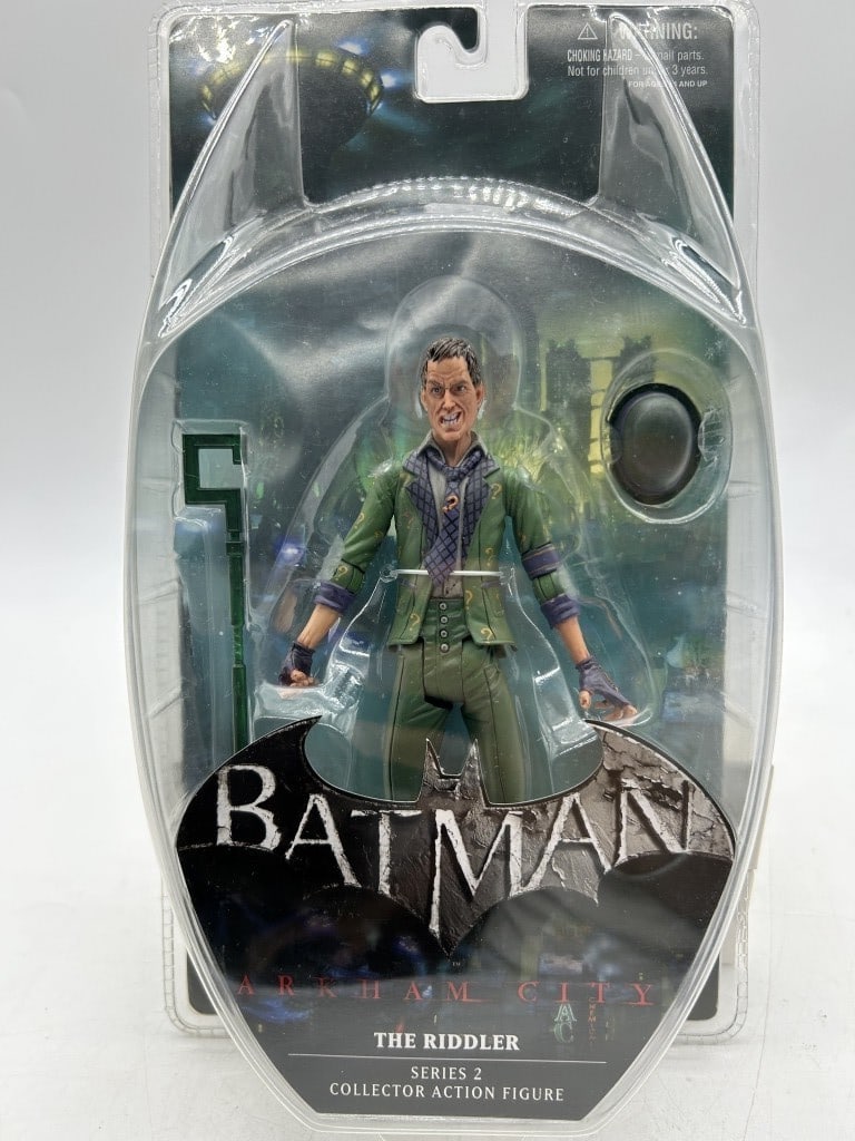 BATMAN ARKHAM CITY THE RIDDLER COLLECTION FIGURE: For ALTERNATE shipping quote or LOCAL PICK-UP DETAILS, please visit dejavuauctionshipping.com DC DIRECT BATMAN ARKHAM CITY THE RIDDLER SERIES 2 COLLECTOR ACTION FIGURE Highly detailed The Riddler acti
