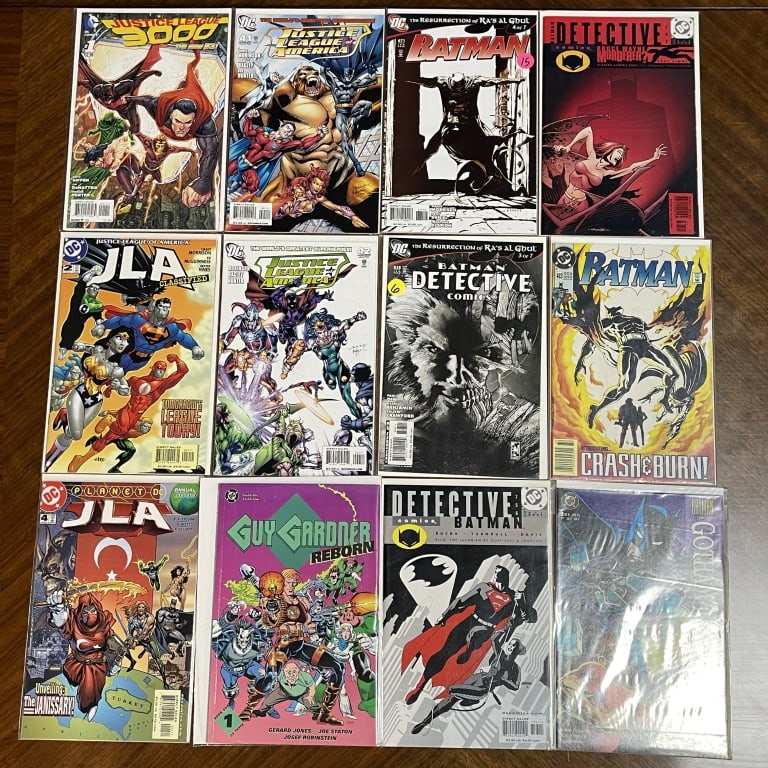 LOT OF 12 BATMAN & JUSTICE LEAGUE DC COMICS (1 of 2)