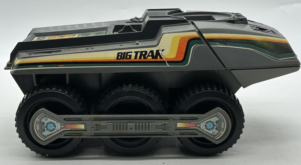 1970s MILTON BRADLEY BIG TRAK ELECTRONIC VEHICLE (1 of 4)