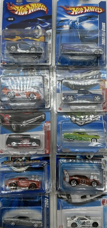 10 HOT WHEELS DIECAST IN PACKAGE COLLECTBLE LOT (1 of 3)