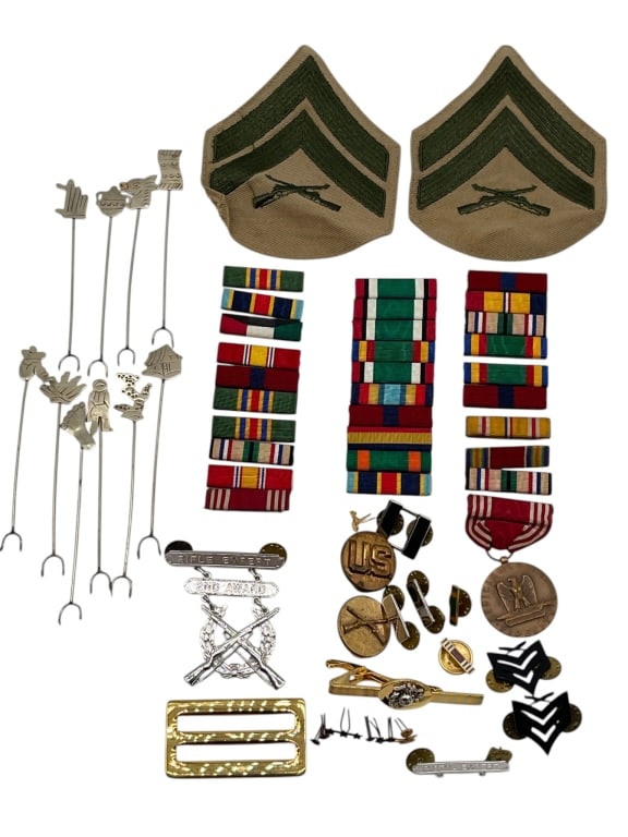 LOT OF U.S. MILITARY INSIGNIA, RIBBONS & MEDALS (1 of 2)