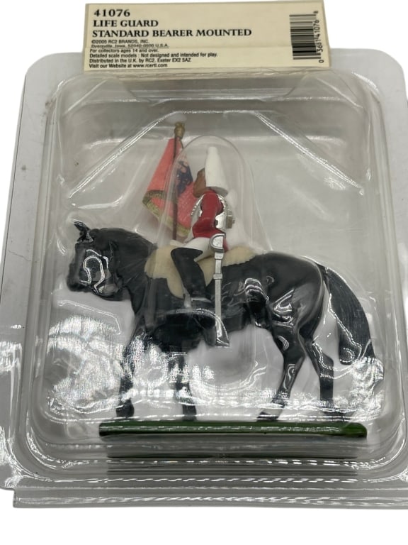 BRITISH LIFE GUARD STANDARD BEARER MOUNTED FIGURIE: For ALTERNATE shipping quote or LOCAL PICK-UP DETAILS, please visit dejavuauctionshipping.com Collectible detailed scale figurine titled “Life Guard Standard Bearer Mounted,” model number 4107