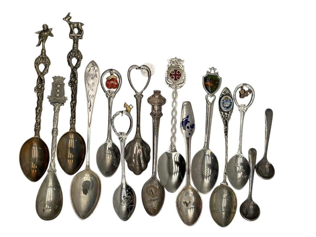 LOT OF 16 VINTAGE SOUVENIR & DECORATIVE SPOONS (1 of 2)