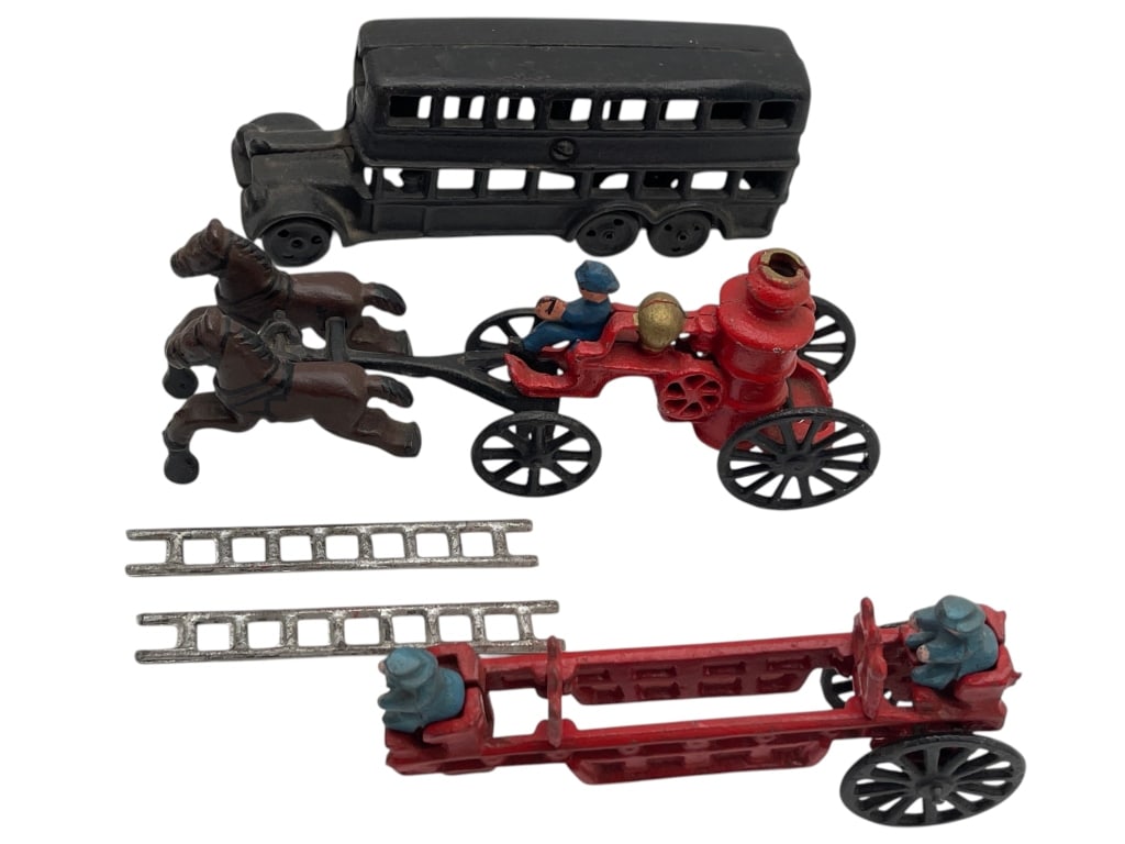VINTAGE CAST IRON FIRE WAGON HORSE TEAM & BUS TOY (1 of 13)