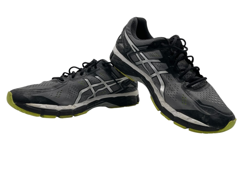 ASICS GEL KAYANO 22 RUNNING SHOES MENS SIZE 13.5: For ALTERNATE shipping quote or LOCAL PICK-UP DETAILS, please visit dejavuauctionshipping.comASICS GRAY BLACK GEL KAYANO 22 FLUIDFIT RUNNING SNEAKERS SIZE 13.5Pre-owned pair of ASICS GEL Kayano 22