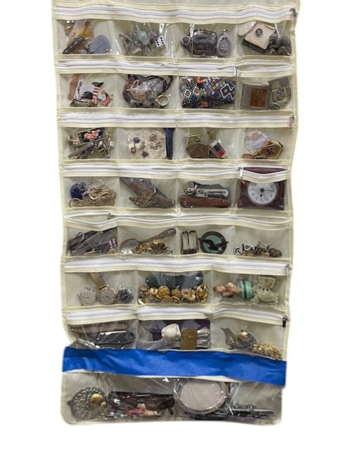 HUGE LOT MAN GOODIES JEWELRY PINS LITTLES WATCHES+: HUGE LOT MAN GOODIES JEWELRY PINS LITTLES WATCHES+By bidding on this listing, you understand and agree to be bound by the terms and conditions of DejaVu Auctions. * For ALTERNATE shipping quote or LOC
