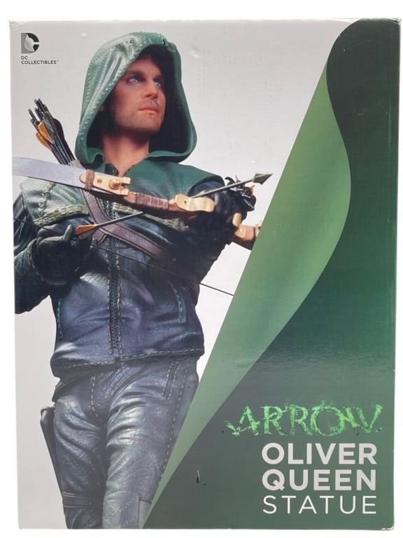 ARROW OLIVER QUEEN STATUE: For ALTERNATE shipping quote or LOCAL PICK-UP DETAILS, please visit dejavuauctionshipping.com DC COLLECTIBLES ARROW OLIVER QUEEN STATUE IN BOX DC Collectibles Arrow Oliver Queen statue, a detailed dis
