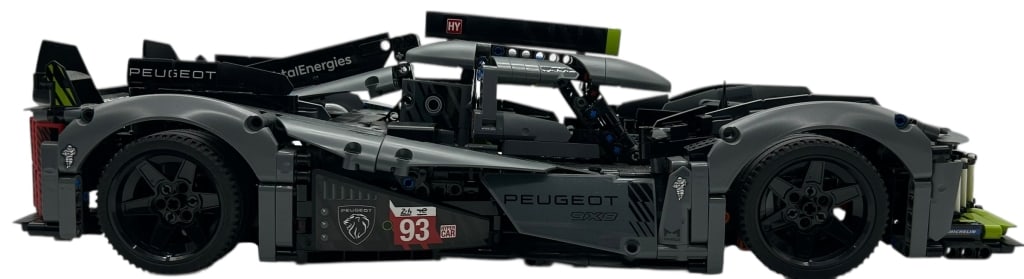 LEGO TECHNIC PEUGEOT LE MANS HYPERCAR SET (1 of 5)