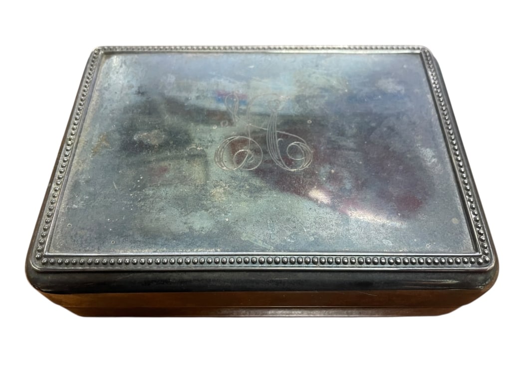 ANTIQUE SILVER PLATE GENTLEMAN'S VALET JEWELRY BOX: Antique silver plated jewelry box for a man's valet Nicely organized Finished in rich sterling silver plate and the right size measures 5" x 3.5" in size Great vintage condition Has a monogram "A" on