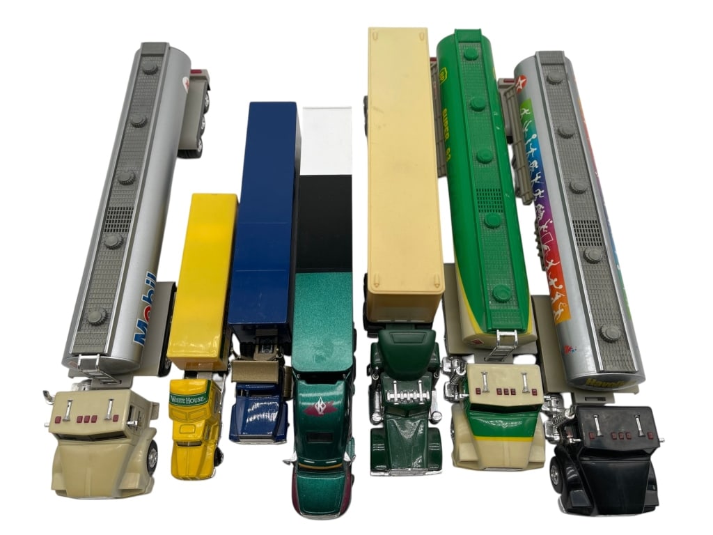 LOT OF 8 DIE CAST SEMI TRUCKS TRAILERS MODELS SET (1 of 8)