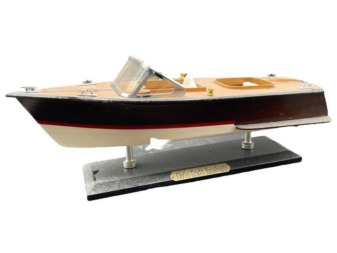 WOOD CHRIS CRAFT RUNABOUT SCALE MODEL: WOOD CHRIS CRAFT RUNABOUT SCALE MODEL ON STAND -NO MAKERS MARK -VERY GOOD PRE OWNED CONDITION, WITH FLAG NOT PHOTOGRAPHED -DP121724 ***Please note that due to limited storage space, all items must be