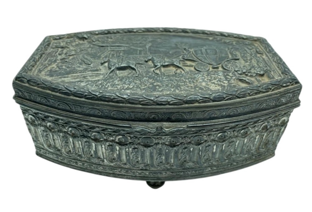 VINTAGE ORNATE CLASSICAL REPOUSSE SILVERPLATE BOX (1 of 10)