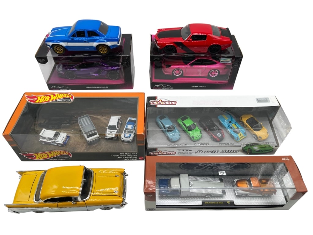 LOT OF 12 DIE CAST MODEL CARS TRUCKS SPORTS CARS (1 of 5)