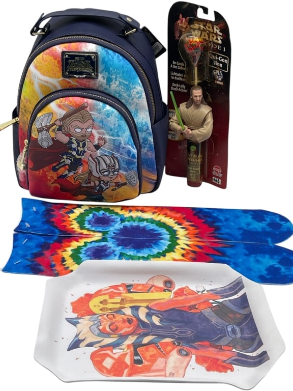 LOT OF POP CULTURE ACCESSORIES THOR BACKPACK: MIXED LOT OF POP CULTURE ACCESSORIES INCLUDING THOR BACKPACK SOCKS TRAY AND STAR WARS CANDY Mixed lot of pop culture themed accessories including a Thor Love and Thunder mini backpack, a pair of color