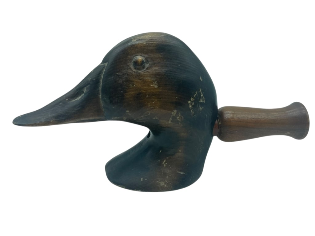 VINTAGE HANDCARVED WOOD DUCK HEAD HUNTERS CALL: 8.5" LONG It does make the duck noise, handle removes to clean the reed By bidding on this listing, you understand and agree to be bound by the terms and conditions of DejaVu Auctions. *For ALTERNATE