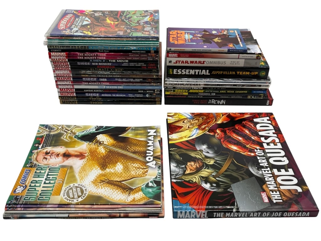 LOT OF COMIC BOOK GRAPHIC NOVELS MARVEL DC (1 of 8)