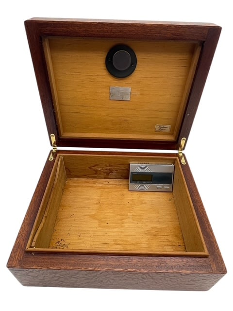 MICHAEL DIXON BURLWOOD HUMIDOR W/ HYGROMETER: Michael Dixon Humidor with Digital Hygrometer Burlwood By bidding on this listing, you understand and agree to be bound by the terms and conditions of DejaVu Auctions.*For ALTERNATE shipping quote or