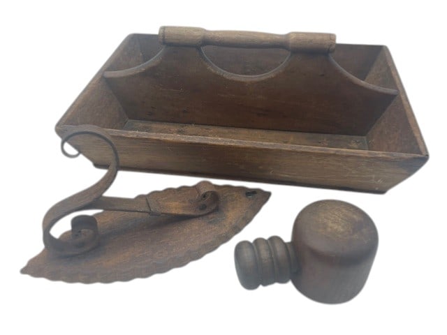 ANTIQUE WOOD HANDLED TOOL BOX W/ WALL & EXTRA LOT: ANTIQUE WOOD open top tool box from the 1900's in era Includes a wall sconce (metal though looks like wood) And includes some wood screw type piece not sure of but it comes with! All in condition as s