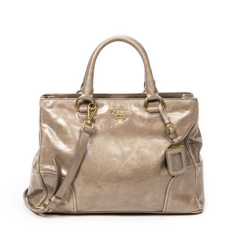 PRADA HORIZONTAL SHOPPING TOTE BRW VITELLO BAG: Prada Horizontal Shopping Tote Brown Vitello Shine Leather Gold * COLOR: Brown * PRODUCTION CODE: BN2533 * INCLUDED: Luggage Tag, Strap, Card, Dustbag AB * CONDITION: 35*25*15cm * (3cm = 1inch