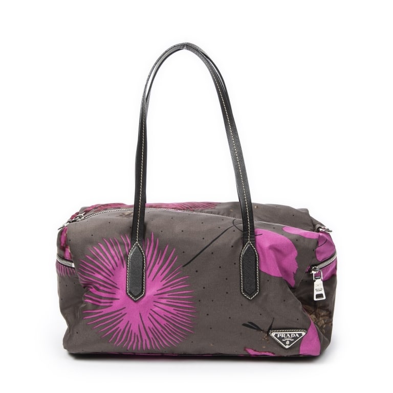 PRADA ZIP BOSTON GREY/PINK NYLON STAMPATO BAG: Prada Zip Boston Grey/Pink Nylon Stampato Canvas Silver * COLOR: Grey/Pink * PRODUCTION CODE: BL0567 * INCLUDED: Card A * CONDITION: 32*16*18cm * (3cm = 1inch approximately) * Luxury bags are kept off
