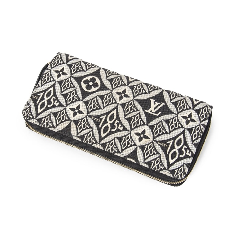LOUIS VUITTON ZIPPY WALLET BLACK JACQUARD TEXTILE: Louis Vuitton Zippy Wallet Black Jacquard Textile Canvas Golden Brass * COLOR: Black * PRODUCTION CODE: TH0211 (1st Week of 2021) * INCLUDED: Box, Dustbag AB * CONDITION: 20*10*2cm * (3cm =